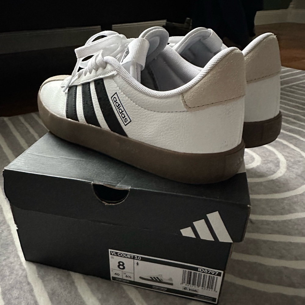 women’s Adidas VL court 3.0 sneakers with original box